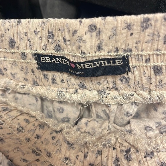 🎀 Brandy Melville Pull On Elastic Waist Mini Skirt One Size Fits Most - Picture 2 of 4